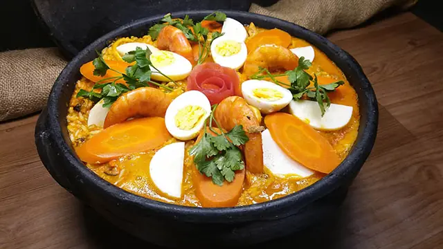 Moqueca de camarão com ovos na panela de barro – Restaurante Itabaiana III