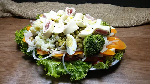 Salada completa com legumes, ovos e palmito – Restaurante Itabaiana III